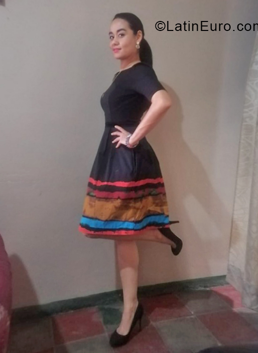Date this sensual Honduras girl Gabriela Cruz from Tegucigalpa HN2837