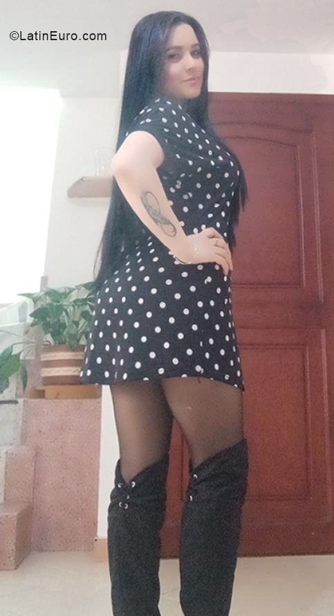 Date this lovely Colombia girl Mara from Bogota CO28425