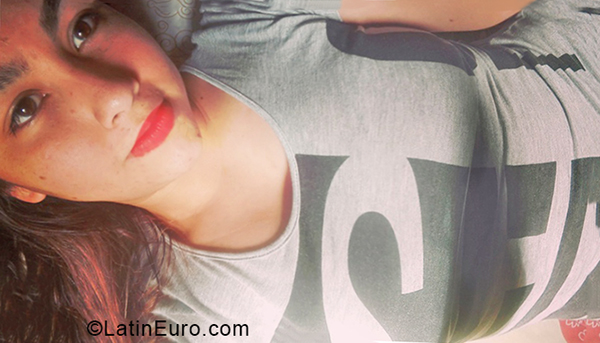 Date this voluptuous Colombia girl Yineth from Bogoota CO28536