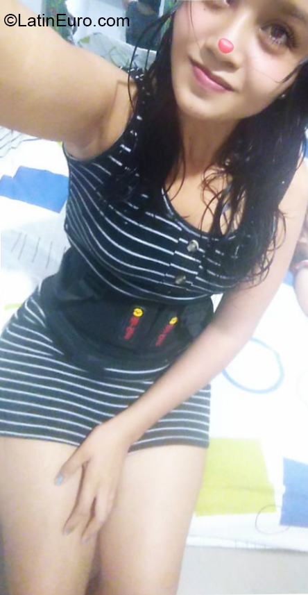 Date this happy Peru girl Juliana from Pucallpa PE1668