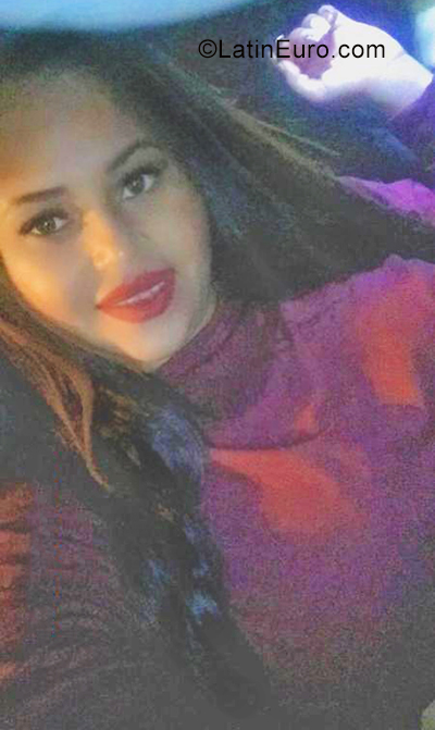 Date this foxy Dominican Republic girl Miguelina from Santo Domingo Este DO38819