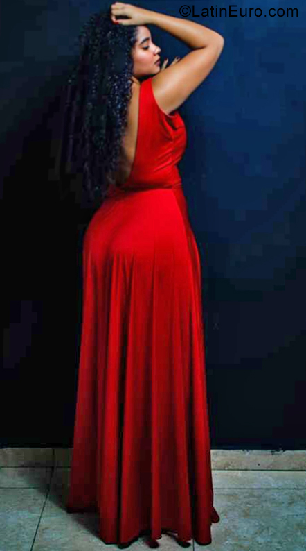 Date this attractive Colombia girl Emma from Cali CO28796