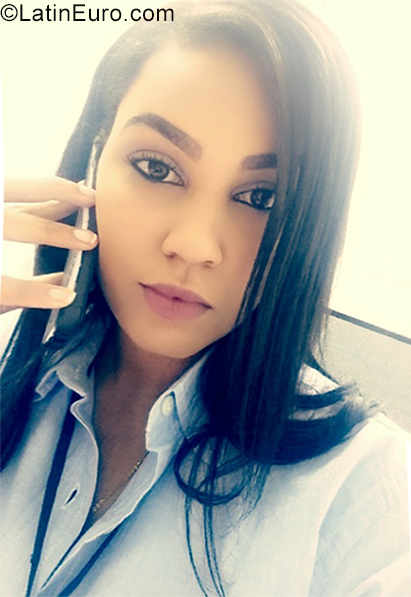 Date this pretty Dominican Republic girl Zuleika from Santo Domingo DO39191