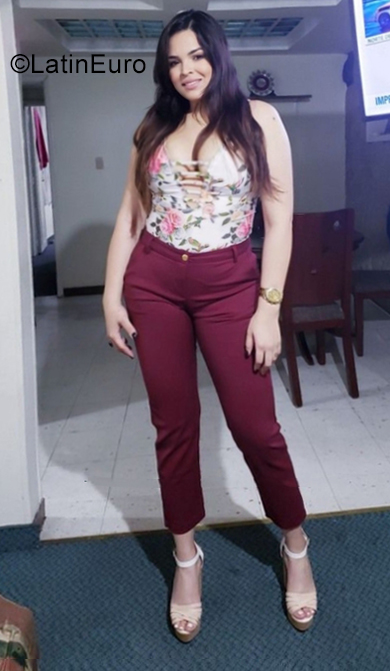 Date this nice looking Colombia girl Mara from Bogota CO29213