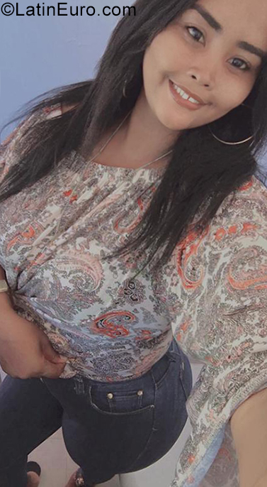 Date this pretty Dominican Republic girl Paola from Maria Trinidad Sanchez DO39209