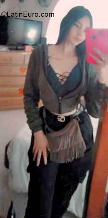 Date this charming Colombia girl Evelyn from Bogota CO29277