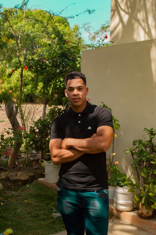 Date this athletic Dominican Republic man Persio from Santo Domingo DO39255