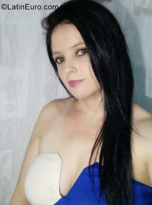 Date this sultry Colombia girl Jobana from Bogota CO29307
