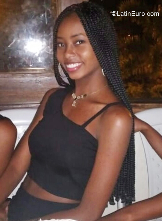Date this hard body Colombia girl Carla from Medellín CO29329