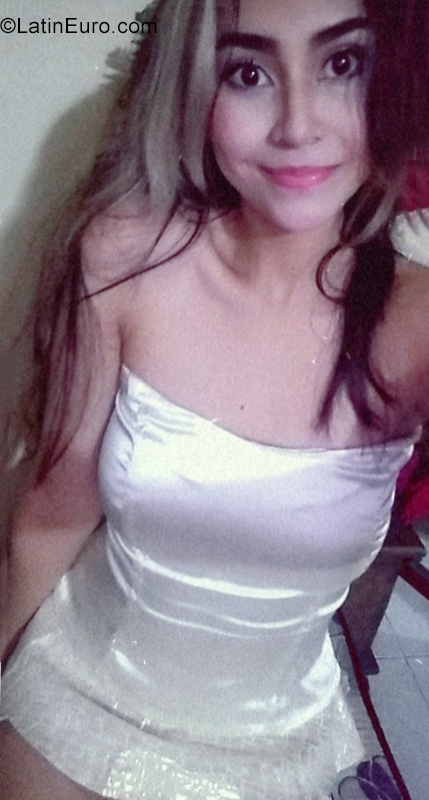 Date this foxy Colombia girl Paola from Ibague CO29459