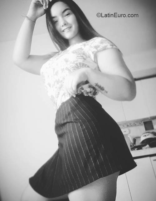 Date this pretty Colombia girl Kemberly from Bogota CO29611