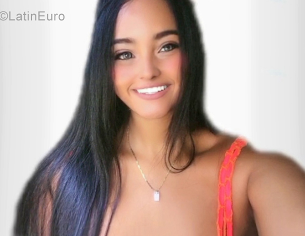 Date this young Venezuela girl Daniela from Caracas VE3813