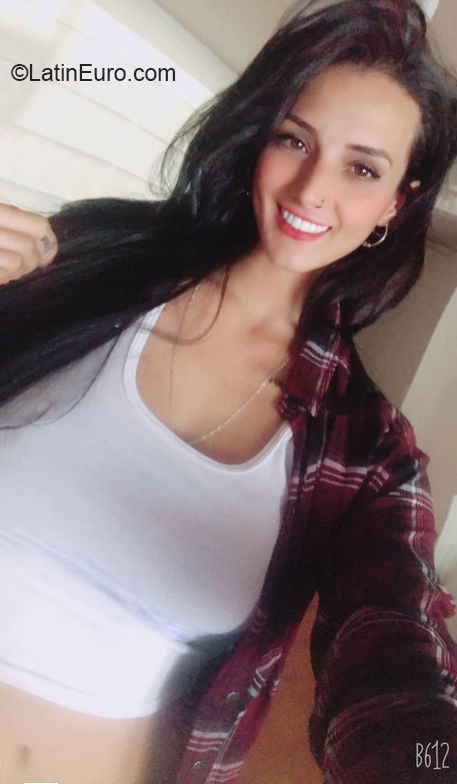 Date this delightful Colombia girl Angel. from Bogota CO29796