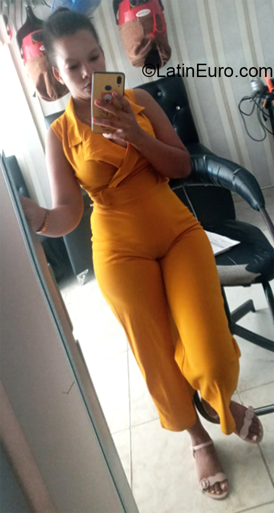 Date this sensual Dominican Republic girl Yeisa from Santo Domingo DO39611