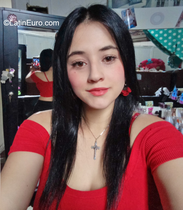 Date this foxy Colombia girl Cristina from Manizales CO29935