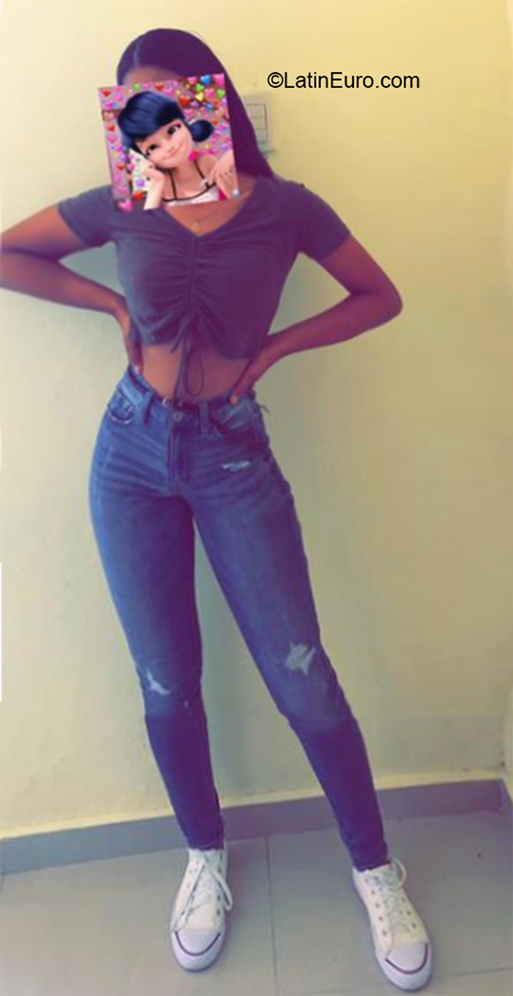 Date this good-looking Dominican Republic girl CAROL from Barahona DO39697