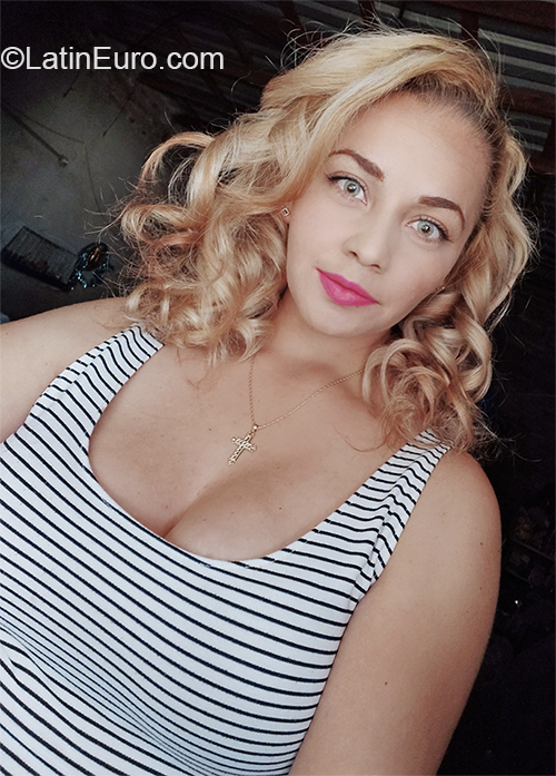 Date this voluptuous Mexico girl Cecy from San Luis Rio Colorado MX2366