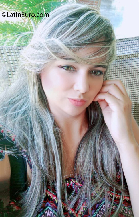 Date this fun Venezuela girl Johana from Valencia VE3978