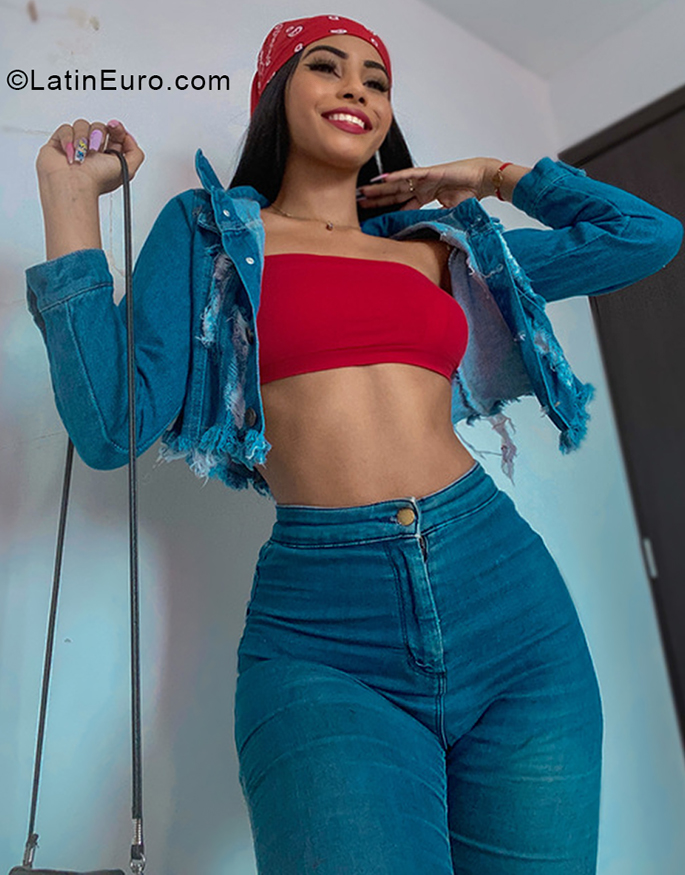 Date this hard body Colombia girl Shirly from Bogota CO30137