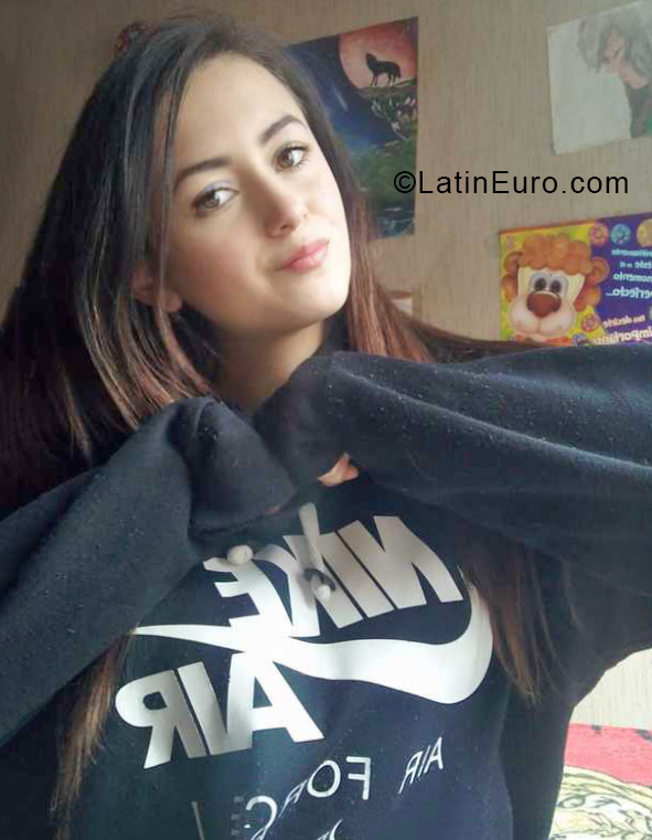 Date this beautiful Colombia girl Abi from Bogota CO30238