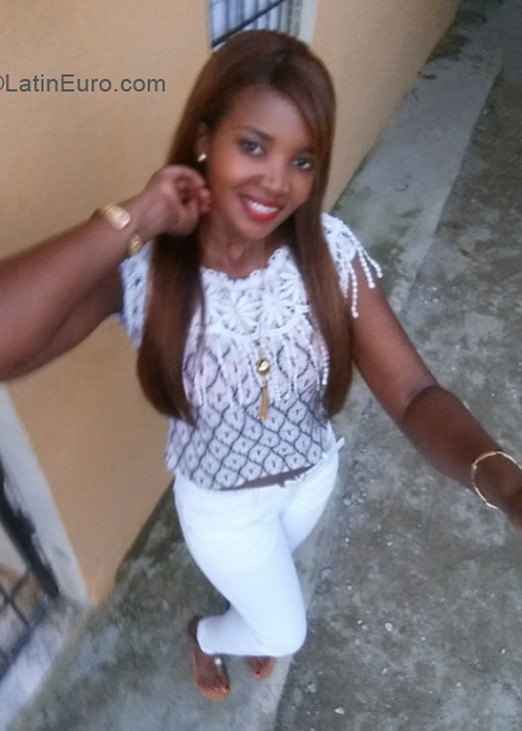 Date this exotic Dominican Republic girl Vianka from Santo Domingo DO39936