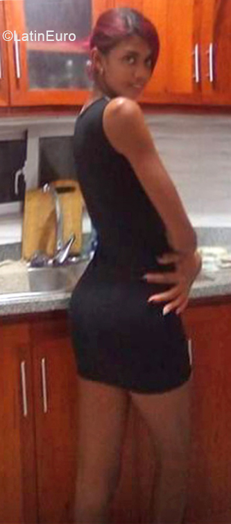 Date this foxy Dominican Republic girl Ana from Santo Domingo DO39972