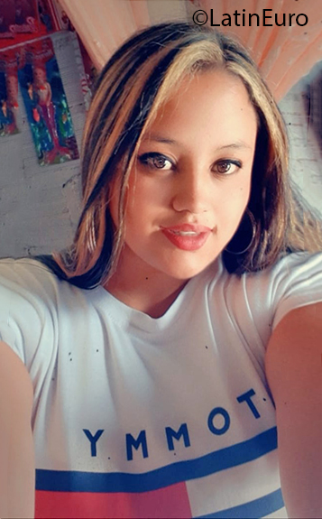 Date this cute Colombia girl Kenly from El Carmen De Viboral CO30779
