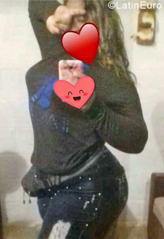 Date this nice looking Venezuela girl Genesis from El Tigre VE4006