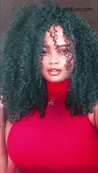 Date this charming Brazil girl Andressa from Goiania BR11426