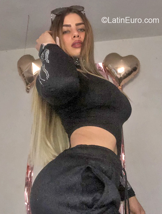 Date this pretty Colombia girl Legna from Bogota CO30681