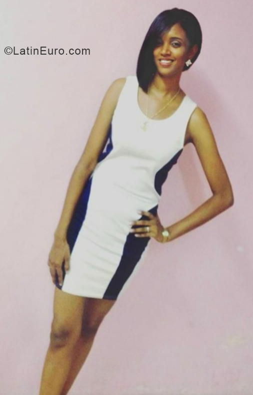 Date this funny Dominican Republic girl Yis from Santo Domingo DO40134