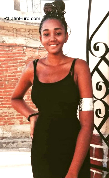 Date this passionate Cuba girl Naomi from Santi Spiritus CU790