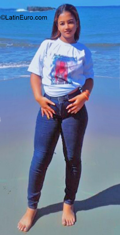 Date this sultry Dominican Republic girl Yasmin from Mao DO40230