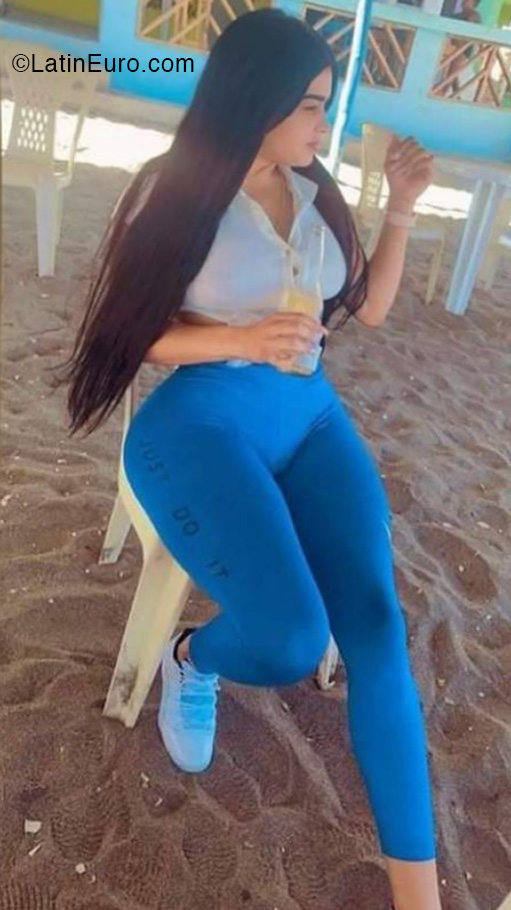 Date this delightful Dominican Republic girl Yoadelis from Santo Domingo DO40255