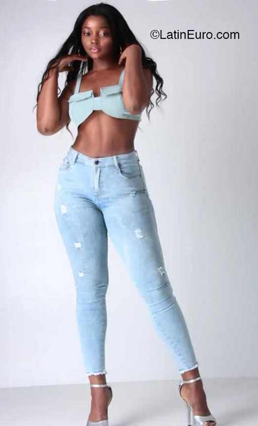 Date this nice looking Colombia girl Alexandra from Cali CO30958