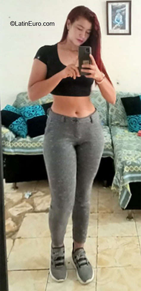 Date this athletic Colombia girl Angie from Cali CO31040