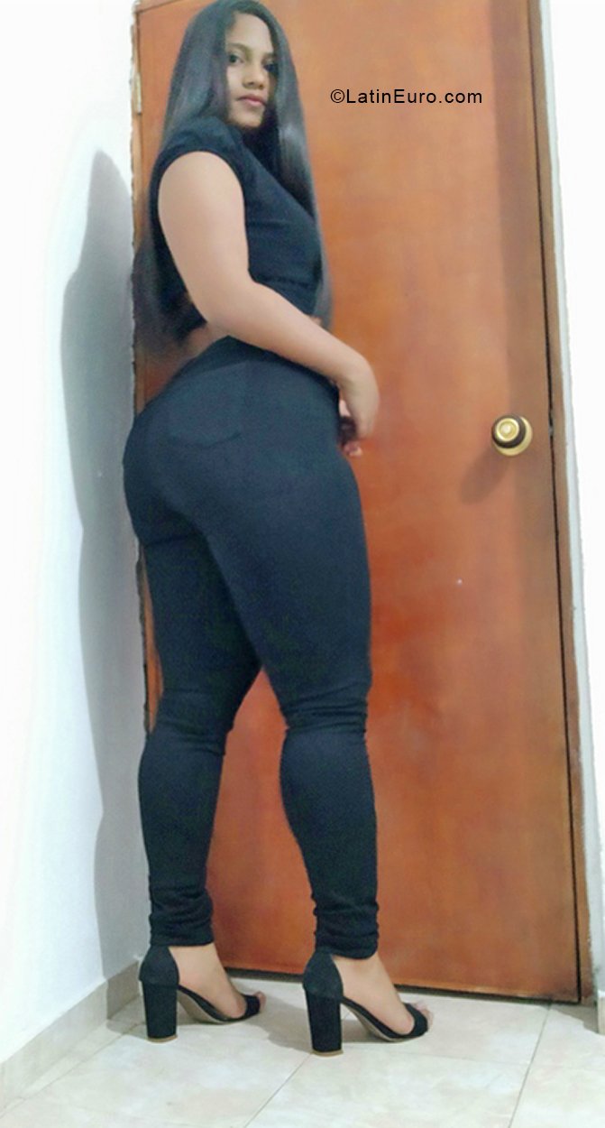 Date this georgeous Colombia girl Bayaneth from Bogotá CO31125