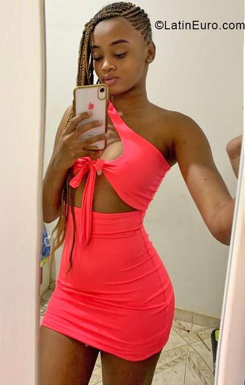 Date this athletic Colombia girl Valentina from Cali CO33716
