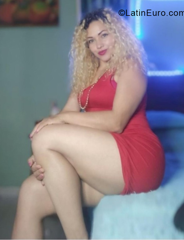 Date this georgeous Colombia girl Shakira from Bogota CO31497