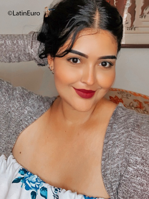 Date this voluptuous Colombia girl Dannie from Cali CO31643