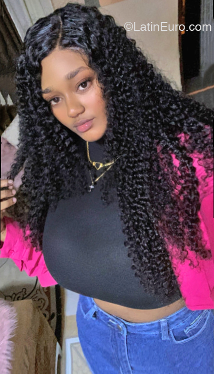 Date this athletic Dominican Republic girl Maria from Santo Domingo DO47335