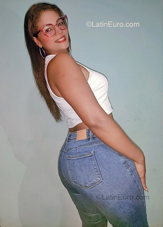 Date this voluptuous Venezuela girl Leidismar from Caracas VE4897