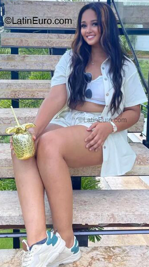 Date this tall Dominican Republic girl Smirna from Santo Domingo DO52801