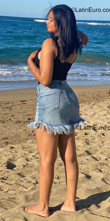 Date this georgeous Dominican Republic girl Areysi from Nagua DO52842