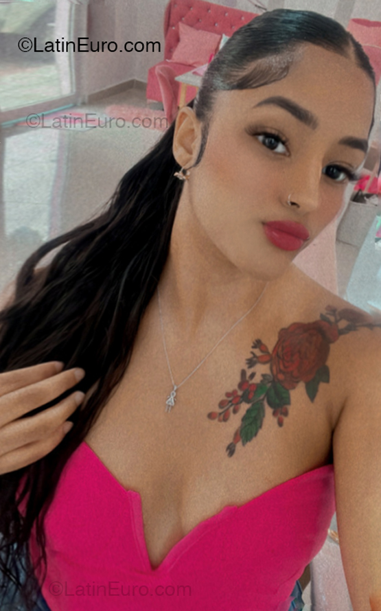 Date this pretty Dominican Republic girl Heidy from Santo Domingo DO54032