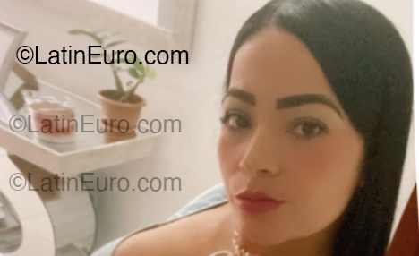 Date this athletic Venezuela girl Angie from Caracas VE5204