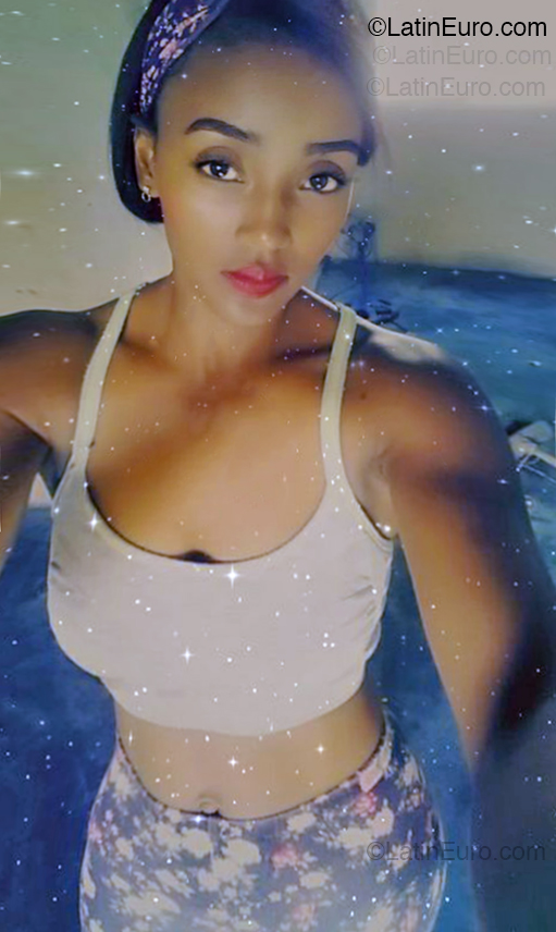 Date this hot Dominican Republic girl Franchesca from Santo Domingo DO54738
