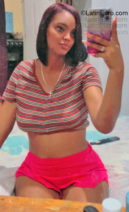 Date this sultry Dominican Republic girl Kiara from Sanchez Ramirez DO55017