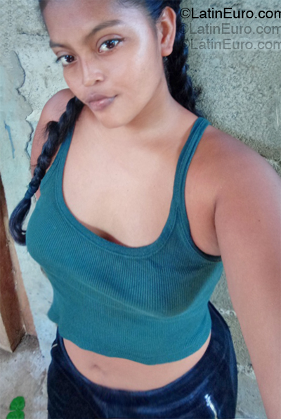 Date this hot Panama girl Keysi from Panama PA1415