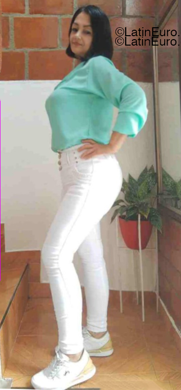 Date this happy Colombia girl Mirian from Cali CO33367